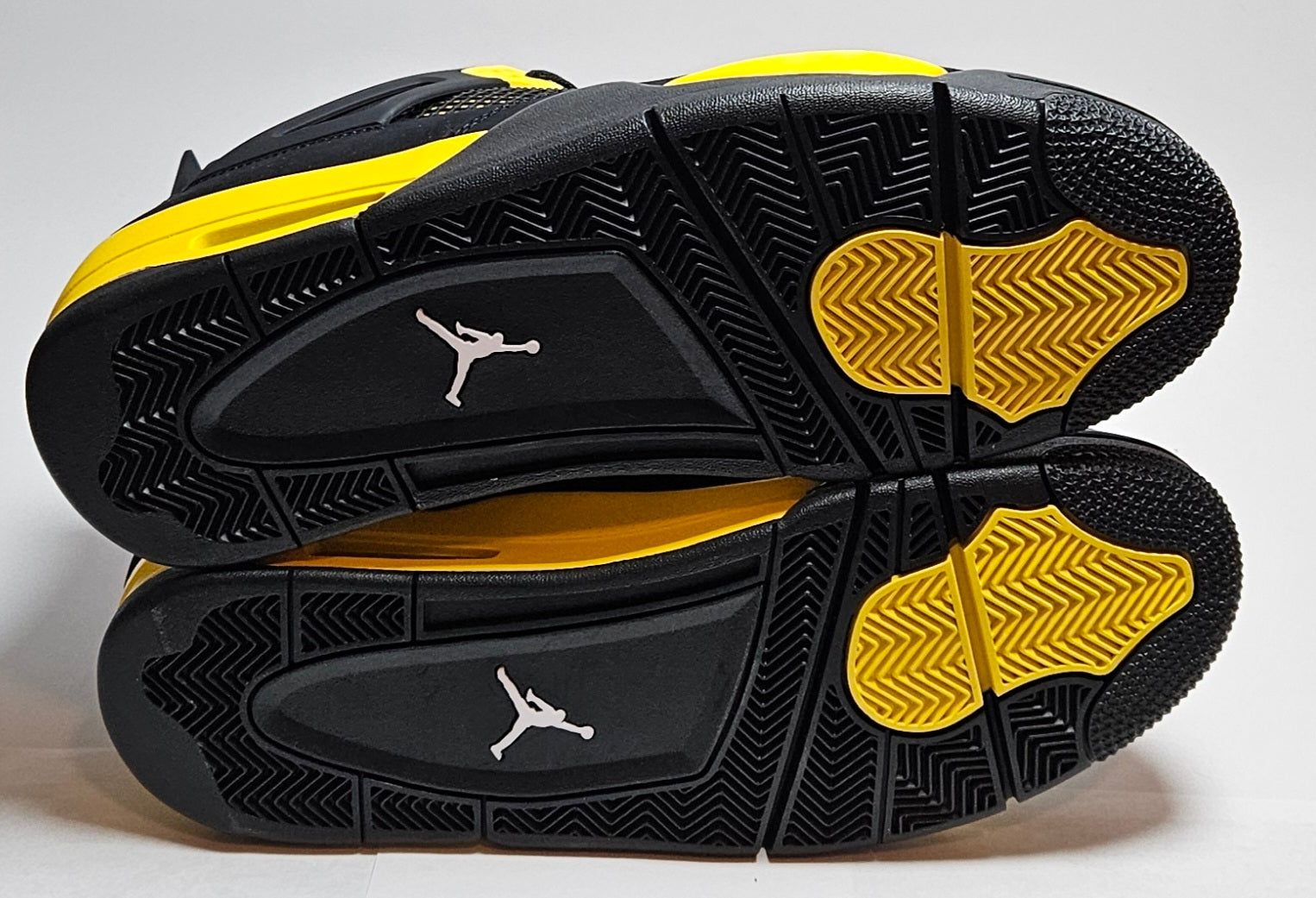 Air Jordan 4 Retro “Thunder”