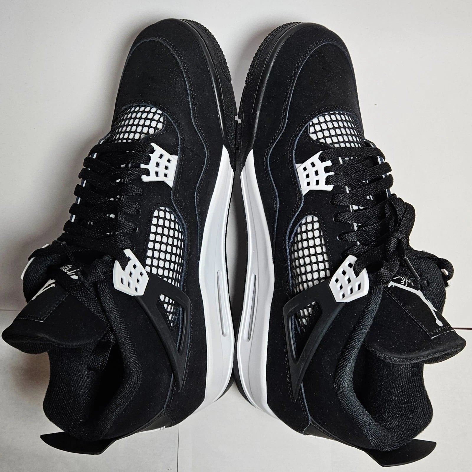 Air Jordan 4 Retro “White Thunder”